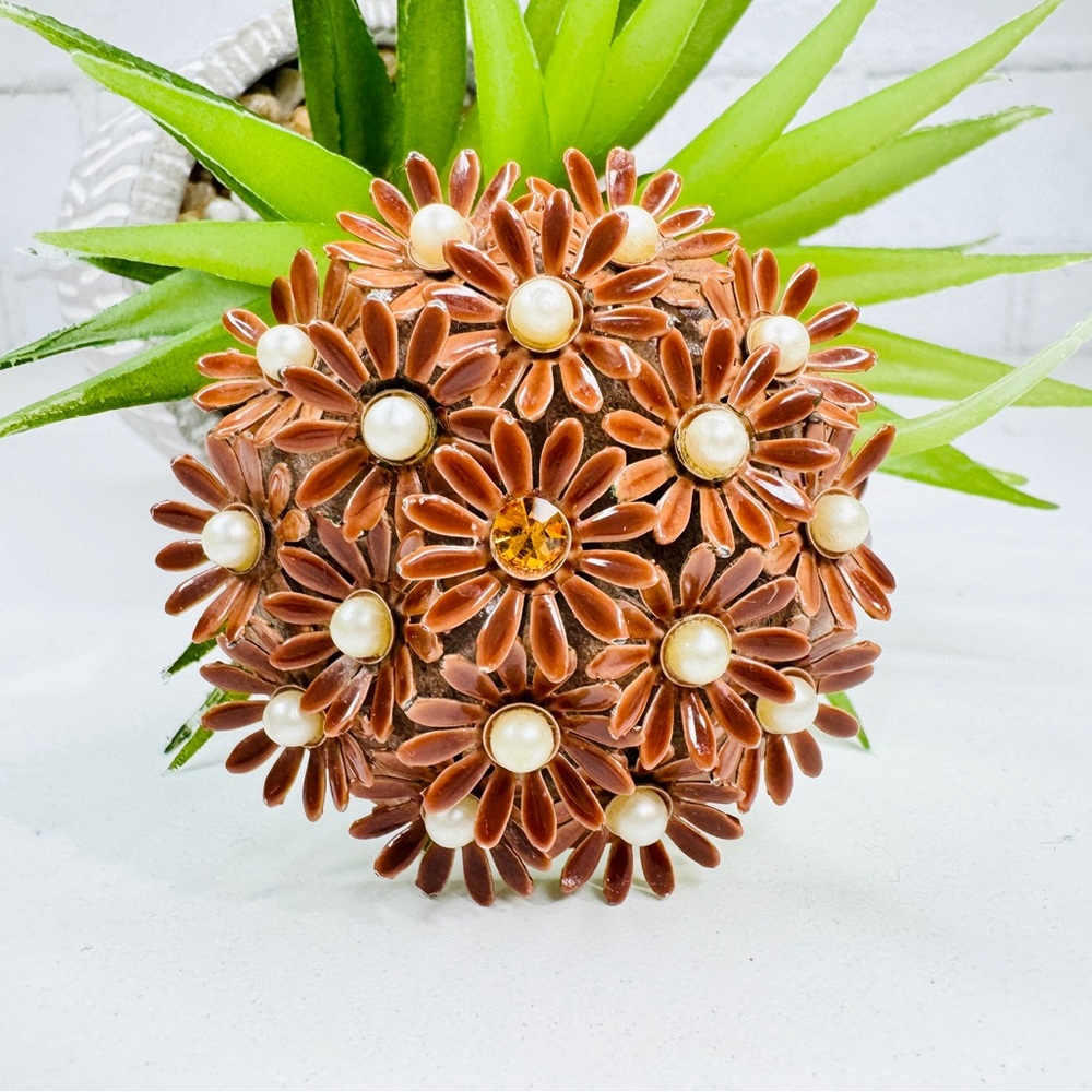 Vintage 60s Retro Rust Orange Enamel Faux Pearl Cottage Daisy Flower Dome Brooch